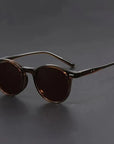 RetroStyle | Herren Sonnenbrille mit Leichtem Rahmen & Schildpatt-Design | Modische Runde Brille für Alltag und Freizeit 2