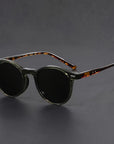 RetroStyle | Herren Sonnenbrille mit Leichtem Rahmen & Schildpatt-Design | Modische Runde Brille für Alltag und Freizeit 1